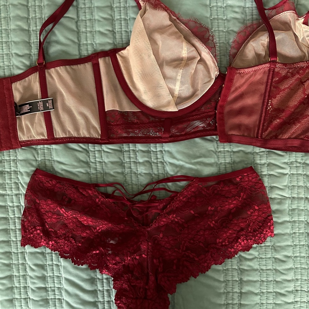 7 PIECES of NEW Victoria’s Secret Lingerie - Picture 9 of 16